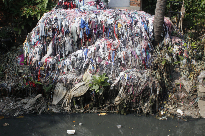 D&acirc;n vẫn đ&oacute;ng ph&iacute; m&ocirc;i trường, tr&aacute;ch nhiệm của đơn vị xử l&yacute; m&ocirc;i trường &ocirc; nhiễm đang ở đ&acirc;u?