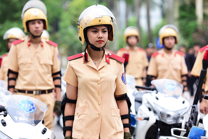 Phạm Hồng Thủy (22 tuổi) l&agrave; nữ sinh năm 3 khoa Luật tố tụng h&igrave;nh sự của Học viện Cảnh s&aacute;t nh&acirc;n d&acirc;n. L&agrave; th&agrave;nh vi&ecirc;n xuất sắc ở c&acirc;u lạc bộ m&ocirc;t&ocirc; ph&acirc;n khối lớn của trường, Thủy được chọn tham gia biểu diễn kỹ thuật điều khiển xe cho lễ kỷ niệm 49 năm th&agrave;nh lập Học viện Cảnh s&aacute;t nh&acirc;n d&acirc;n v&agrave; 10 năm th&agrave;nh lập khoa Vũ trang, sẽ diễn ra v&agrave;o ng&agrave;y 12/5.