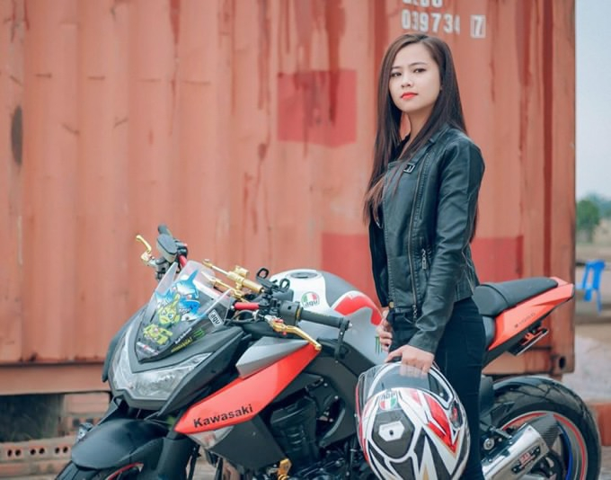 Xinh đẹp, c&aacute; t&iacute;nh, giỏi l&aacute;i m&ocirc;t&ocirc; ph&acirc;n khối lớn, Phạm Hồng Thủy được