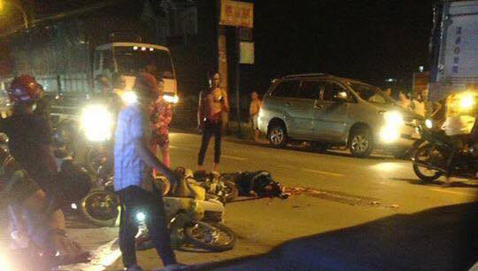 Hai xe m&aacute;y tại hiện trường.