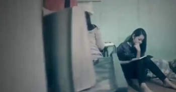 Cướp thích thú xông vào phòng nữ sinh “đơn thân”