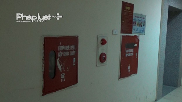 Hệ thống hộp cứu hỏa đ&atilde; được lắp đặt thể nhưng nhiều người d&acirc;n sinh sống tại t&ograve;a nh&agrave; tỏ ra lo lắng khi kh&ocirc;ng biết c&oacute; hoạt động hay kh&ocirc;ng.