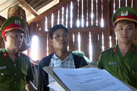 Bắt khẩn cấp đối tượng Thạch về h&agrave;nh vi chống người thi h&agrave;nh c&ocirc;ng vụ. (Ảnh: Phụ Nữ News)