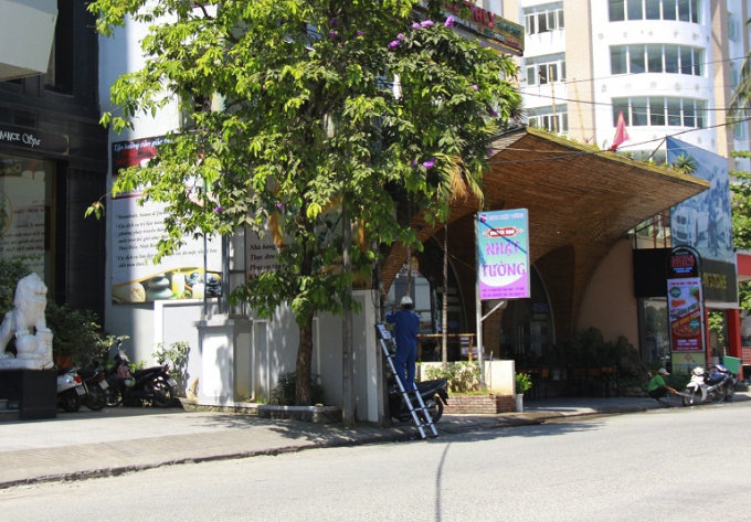 Sau khi Ph&aacute;p luật Plus phản &aacute;nh, tới nay hiện trạng lấn chiếm vẫn kh&ocirc;ng thay đổi, ảnh chụp s&aacute;ng 8/5.