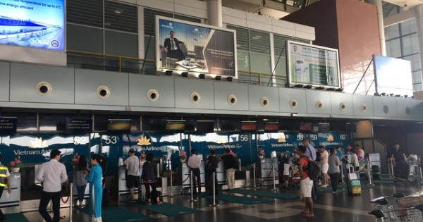 Cháy tủ điện trong sân bay Nội Bài