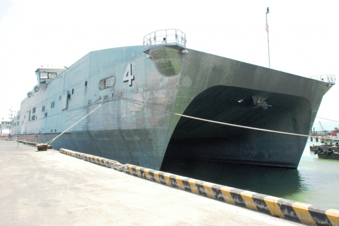 Trong 10 ng&agrave;y ở TP Đ&agrave; Nẵng, 300 thuyền vi&ecirc;n tr&ecirc;n t&agrave;u &nbsp;của Hải qu&acirc;n&nbsp;Hoa Kỳ tham gia hoạt động nh&acirc;n đạo: trao đổi chuy&ecirc;n m&ocirc;n y tế, x&acirc;y mới, sửa chữa nh&agrave; cửa...&nbsp;