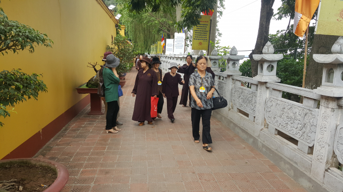 H&agrave; Nội: Phật tử ch&ugrave;a Trấn Quốc hoan hỉ k&iacute;nh mừng đại lễ Phật đản