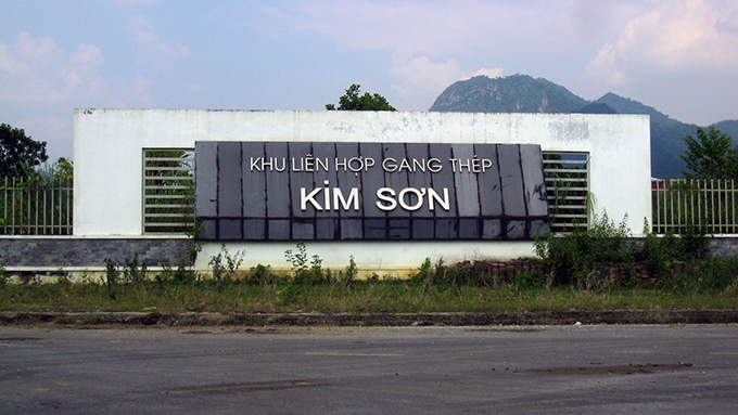 Mặc d&ugrave; đ&atilde; bị thu hồi giấy chứng nhận đầu tư, nhưng C&ocirc;ng ty cổ phần Kho&aacute;ng sản v&agrave; Gang th&eacute;p Kim Sơn vẫn giữ hơn 27 ha đất tại KCN Thanh B&igrave;nh.