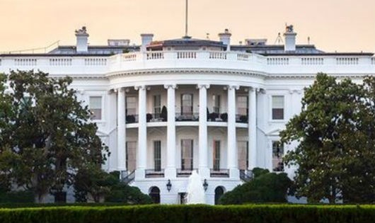 Ch&iacute;nh quyền Mỹ một lần nữa tho&aacute;t nguy cơ đ&oacute;ng cửa v&agrave;o ph&uacute;t ch&oacute;t.