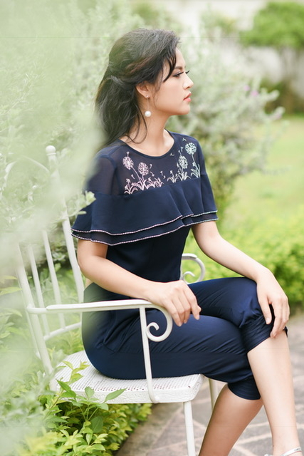 Thu Quỳnh &lsquo;Sống chung với mẹ chồng&rsquo; l&agrave;m n&agrave;ng thơ của NTK Xu&acirc;n L&ecirc;