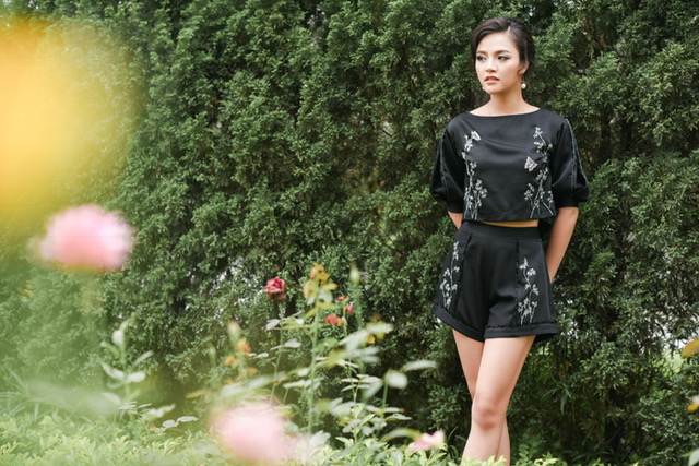 Thu Quỳnh &lsquo;Sống chung với mẹ chồng&rsquo; l&agrave;m n&agrave;ng thơ của NTK Xu&acirc;n L&ecirc;