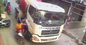 Vụ xe bồn cố tình đánh lái đè xe máy: Xuất hiện thêm clip mới