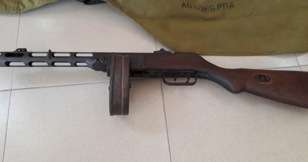 Khởi tố đối tượng dùng súng tiểu liên vào bệnh viện nã đạn