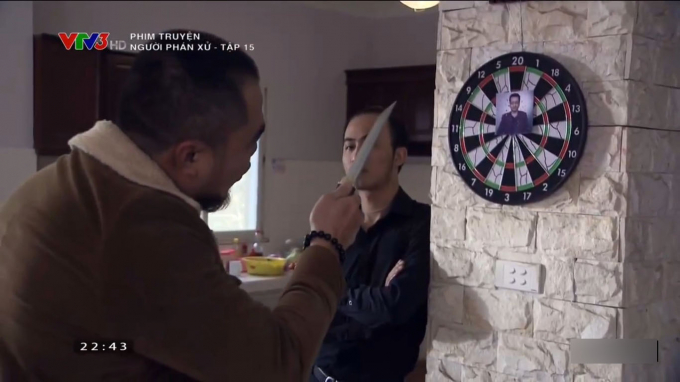 Hai cậu con nu&ocirc;i của Phan Qu&acirc;n cũng chuẩn bị sẵn s&agrave;ng đồn &ocirc;ng bố nu&ocirc;i v&agrave;o chỗ chết.