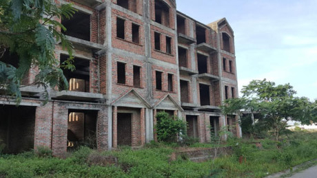 Nhiều dự &aacute;n &ldquo;treo&rdquo; tại vị tr&iacute; đắc địa.