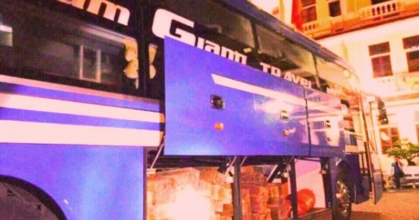 Quảng Bình: Bắt xe giường nằm hãng Năm Giang chở gỗ lậu