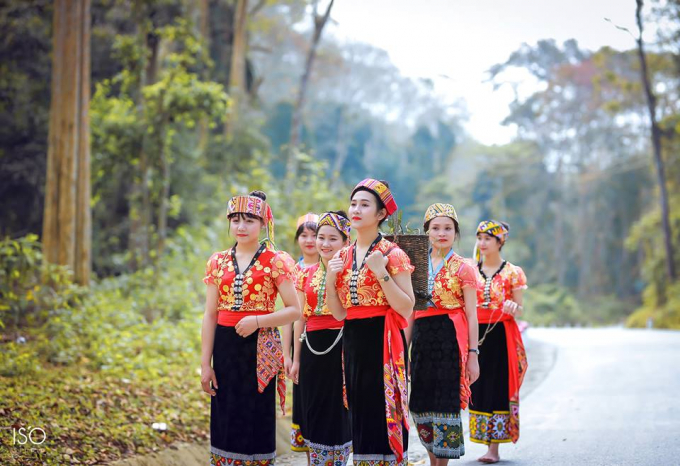 Chi&ecirc;m ngưỡng bộ ảnh kỷ yếu l&ecirc;n &aacute;n nạn
