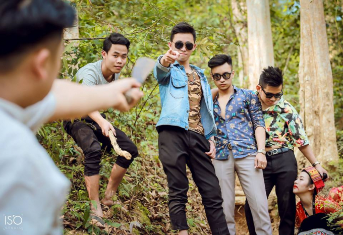 Chi&ecirc;m ngưỡng bộ ảnh kỷ yếu l&ecirc;n &aacute;n nạn