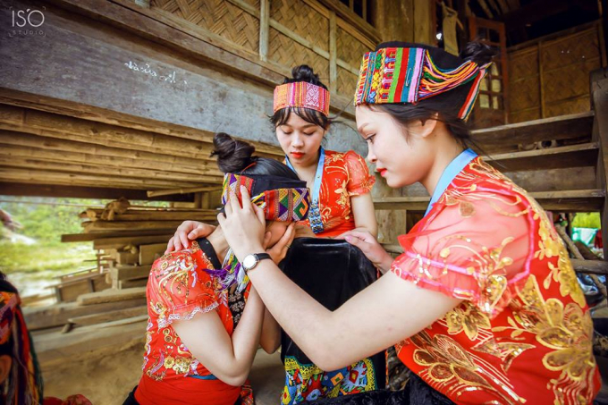 Chi&ecirc;m ngưỡng bộ ảnh kỷ yếu l&ecirc;n &aacute;n nạn