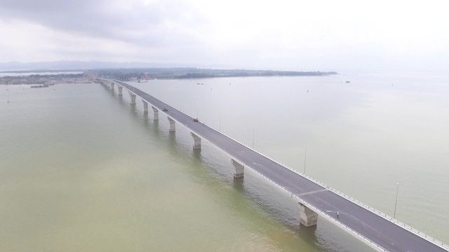 Với chiều d&agrave;i hơn 5km, Cầu T&acirc;n Vũ - Lạch Huyện trở th&agrave;nh c&acirc;y cầu vượt biển d&agrave;i nhất Đ&ocirc;ng Nam &Aacute;. (ảnh: L&ecirc; Việt Dũng)