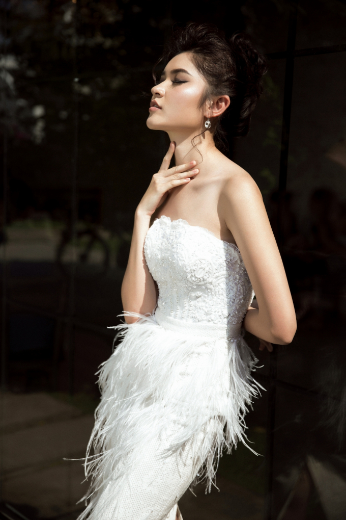 &Aacute; hậu Thuỳ Dung thăng hạng phong c&aacute;ch sau chuyến gặp Cristiano Ronaldo