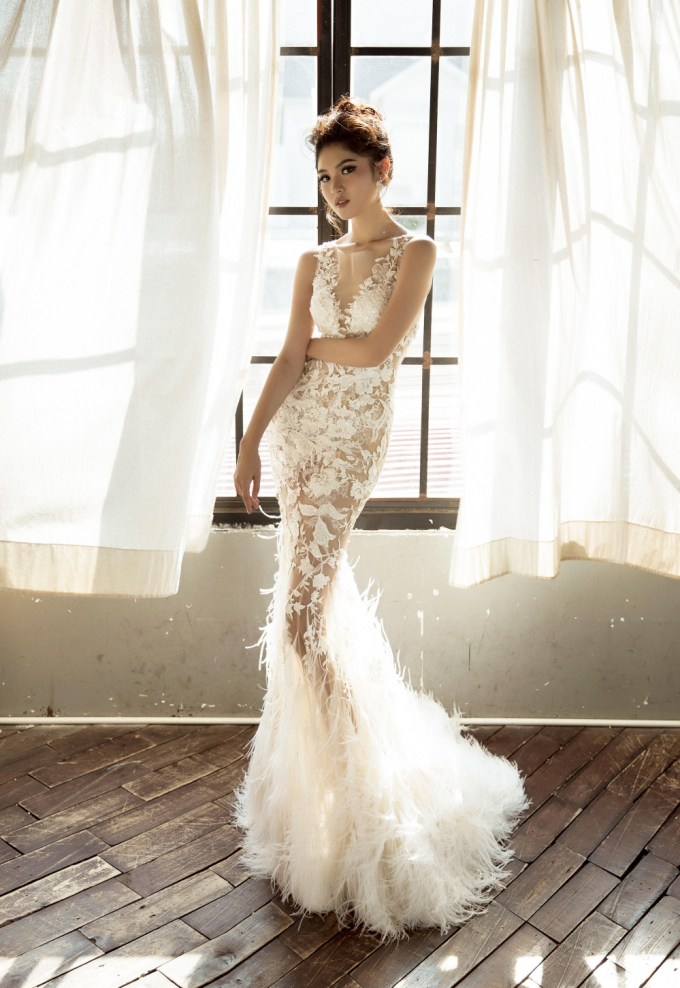 &Aacute; hậu Thuỳ Dung thăng hạng phong c&aacute;ch sau chuyến gặp Cristiano Ronaldo