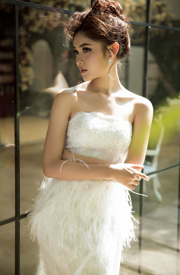 &Aacute; hậu Thuỳ Dung thăng hạng phong c&aacute;ch sau chuyến gặp Cristiano Ronaldo