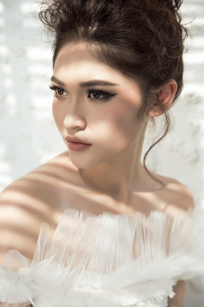 &Aacute; hậu Thuỳ Dung thăng hạng phong c&aacute;ch sau chuyến gặp Cristiano Ronaldo