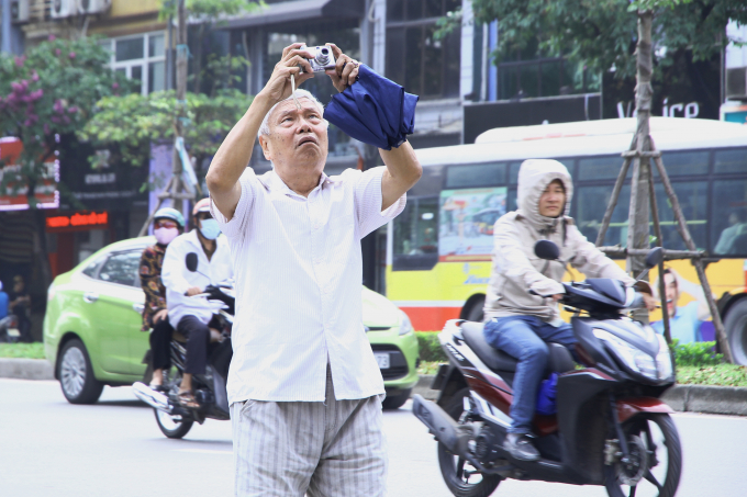 Bằng lăng t&iacute;m nhuộm trời H&agrave; Nội