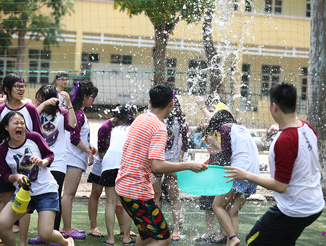 Tuổi học tr&ograve; với biết bao tiếng cười, v&ocirc; lo, v&ocirc; nghĩ.