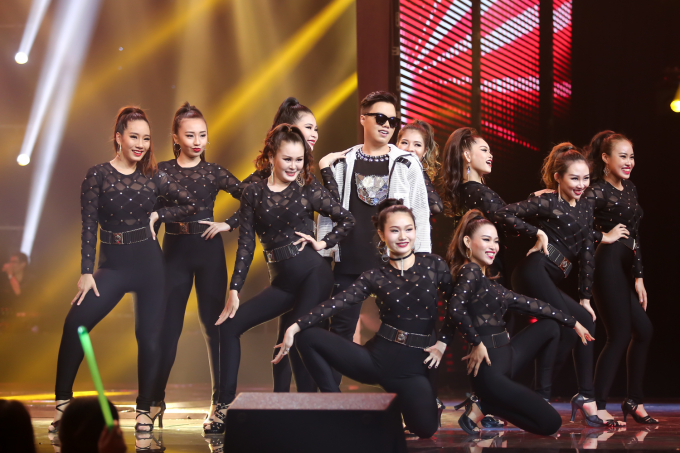 Học tr&ograve; Thu Minh nhảy