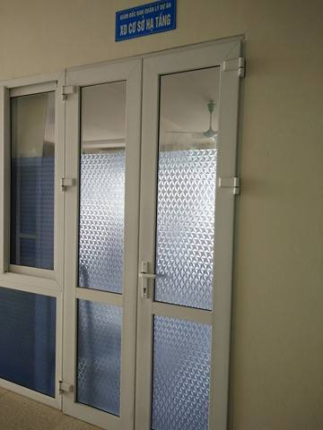 Ph&ograve;ng Gi&aacute;m đốc BQL Dự &aacute;n cơ sở hạ tầng TP Th&aacute;i B&igrave;nh thường xuy&ecirc;n đ&oacute;ng cửa d&ugrave; đang trong giờ h&agrave;nh ch&iacute;nh.