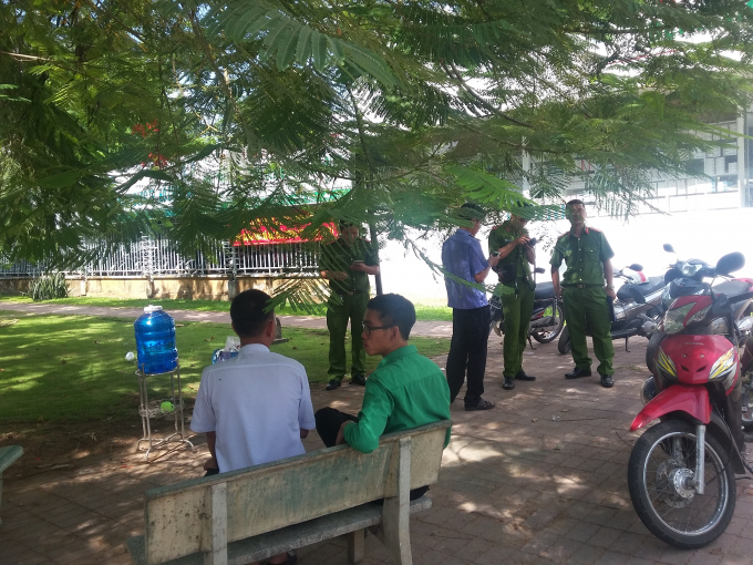 Cơ quan c&ocirc;ng an c&oacute; mặt tại hiện trường.