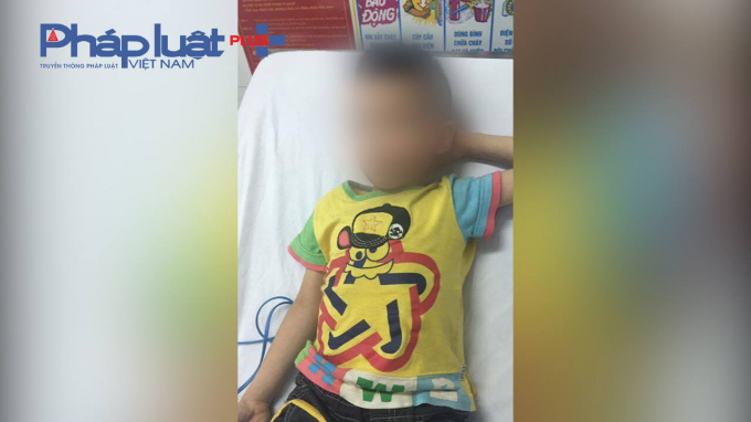 Ch&aacute;u N.B.M bị đuối nước do chưa &yacute; thức được sự nguy hiểm n&ecirc;n đ&atilde; tr&egrave;o qua dải ph&acirc;n c&aacute;ch giữa 2 bể. Ảnh: Phụ huynh cung cấp.