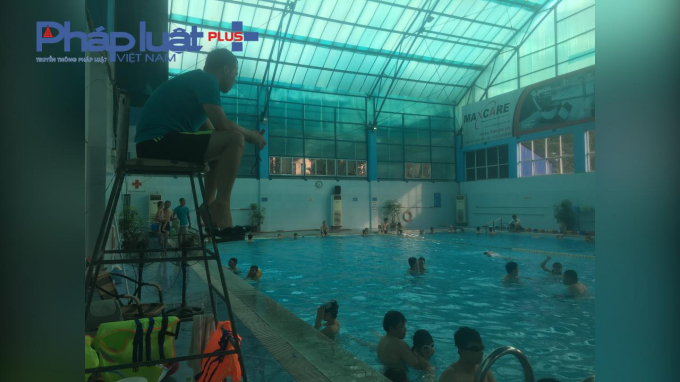 &nbsp;Sự gi&aacute;m s&aacute;t của lực lượng cứu hộ ở c&aacute;c bể bơi đặc biệt quan trọng nhằm ph&aacute;t hiện v&agrave; xử l&yacute; kịp thời.&nbsp;