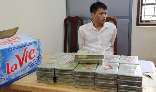 H&ugrave;ng c&ugrave;ng tang vật tại CQĐT.