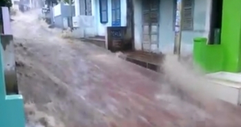 TP Buôn Ma Thuột: Nhiều tuyến phố biến thành sông sau trận mưa lớn