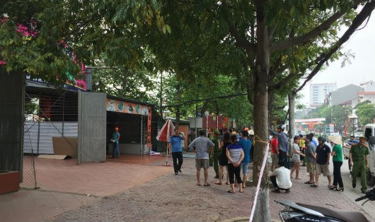 Người d&acirc;n ngao ng&aacute;n, bất b&igrave;nh về việc cưỡng chế của UBND phường N&ocirc;ng Trang.