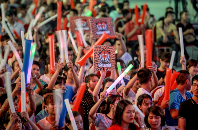 Hơn 3.000 kh&aacute;ch c&oacute; mặt để cổ động cho c&aacute;c đội tuyển của m&igrave;nh.