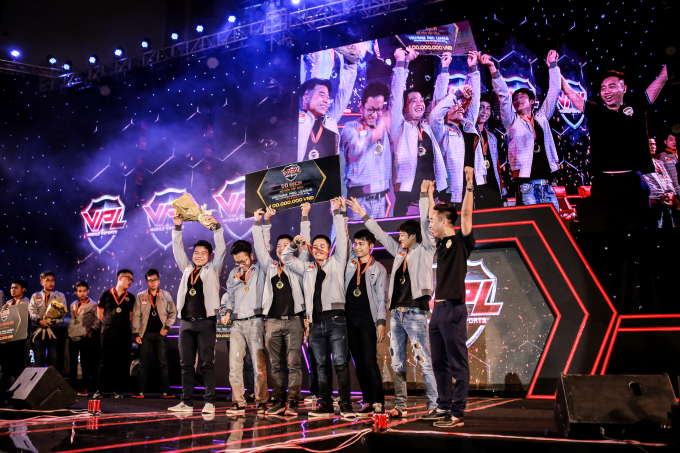 Th&agrave;nh vi&ecirc;n của Water Margin v&ocirc; địch Truy K&iacute;ch Mobile tại VPL M&ugrave;a Xu&acirc;n 2017