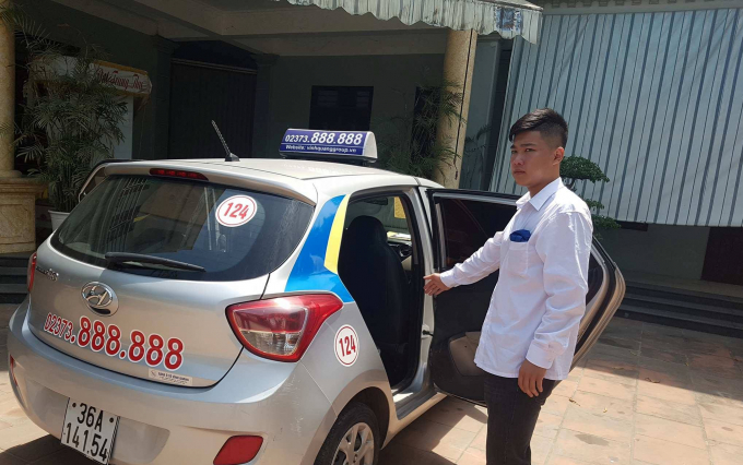 T&agrave;i xế Nguyễn Quốc Đạt với h&agrave;nh động cứu người rất đ&aacute;ng hoan ngh&ecirc;nh. (Ảnh: A.T)