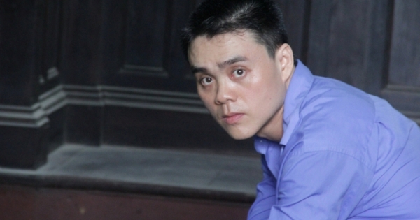 Bị ngăn cản thăm con, chồng cải trang giết vợ cũ