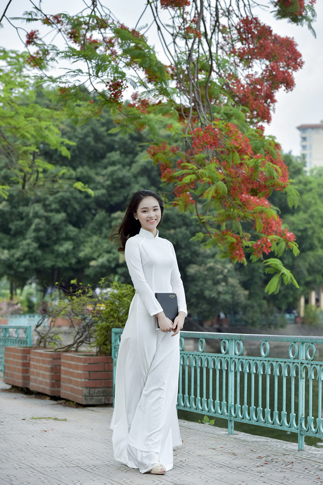 Nguyễn Ngọc Anh - nữ sinh lớp 10 trường THPT Nguyễn Bỉnh Khi&ecirc;m (H&agrave; Nội) vừa c&oacute; một bộ ảnh rất đẹp tại đ&acirc;y.