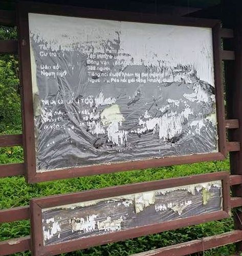 Bảng giới thiệu th&igrave; bị r&aacute;ch n&aacute;t theo thời gian kh&ocirc;ng được thay thế sửa chữa.