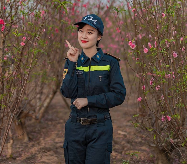 L&agrave; con g&aacute;i nhưng c&ocirc; hiện đang l&agrave; sinh vi&ecirc;n của Đại học Ph&ograve;ng Ch&aacute;y Chữa Ch&aacute;y.