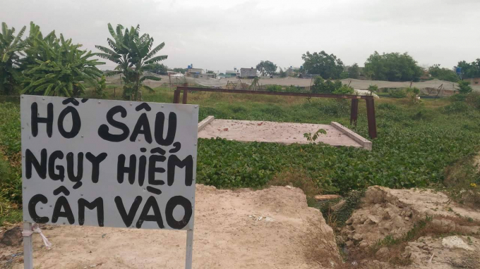 Cống thi c&ocirc;ng sai, bị đ&igrave;nh chỉ thi c&ocirc;ng, kh&ocirc;ng những l&atilde;nh ph&iacute; tiền g&oacute;p của d&acirc;n m&agrave; g&acirc;y nguy hiểm t&iacute;nh mạng người d&acirc;n hiện tại.&nbsp;