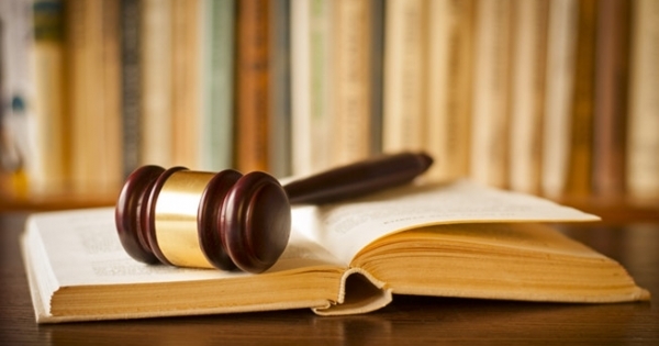 “Người khởi kiện không có quyền khởi kiện” là ai?