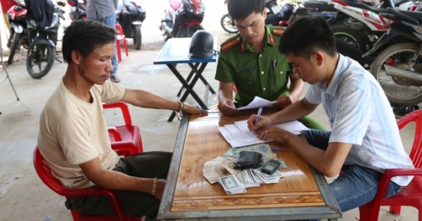 Thừa Thiên - Huế: Liên tục bắt 2 vụ đánh bạc trong một ngày