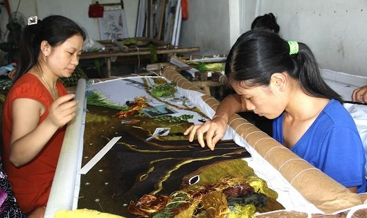 Những người 'vẽ' ch&acirc;n dung B&aacute;c Hồ bằng đường kim mũi chỉ