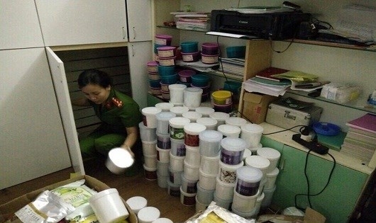 Hà Nội: Gần 1 tấn mỹ phẩm không rõ nguồn gốc suýt tuồn vào các spa, quán gội đầu